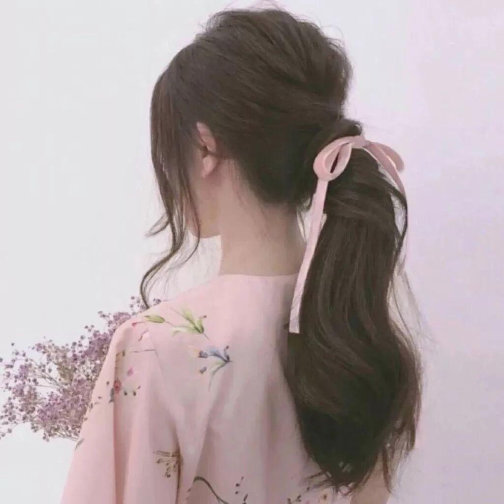 我们总是对别人抱有期待：
期待父母理解我们，
期待伴侣宠爱我们，
期待朋友帮助我