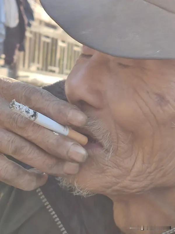 九旬抗战老兵的红色记忆，那是一部活着的历史。有这样一位九旬老兵，他叫王爷爷，15