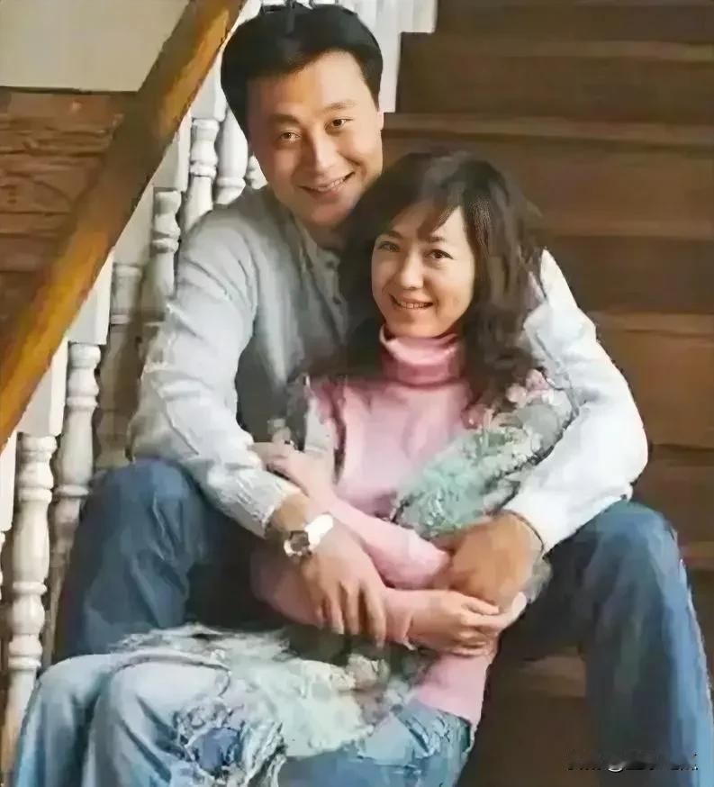 两夫妻真恩爱，男演员任程伟演技很好人也很帅，而且还很疼老婆，是一个十足的宠妻男，
