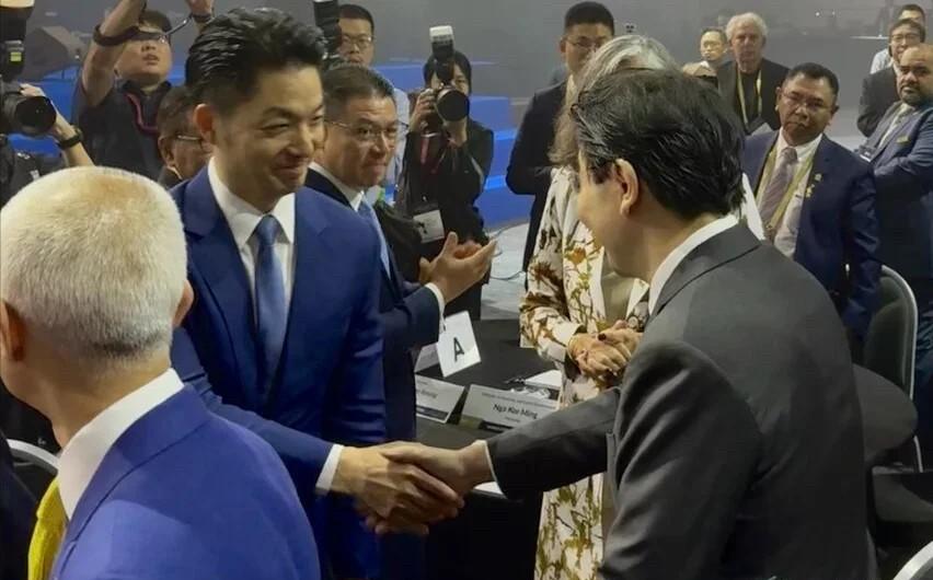 6月15日上午，台北市长蒋万安出席在新加坡举行的"2026世界城市高峰会"开幕式