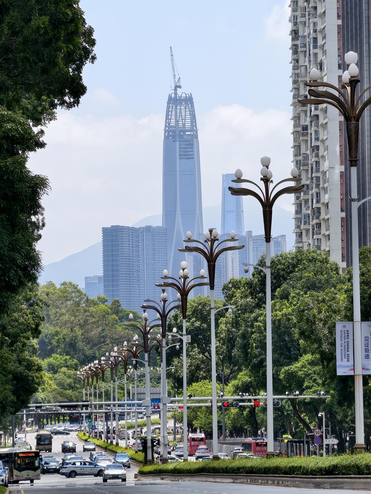 这家最牛的芯片全产业链企业就在我国南方超级大都市。
不管你喜不喜欢！也不管你愿不