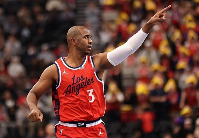 除非保罗接受大幅降薪买断合同，否则快船无法裁掉保罗。目前快船距离第一土豪线只有1