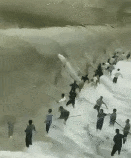 水库放水大鱼也跳出来了，这鱼真不小，视频中看这里的大鱼起码10斤以上，难怪这么多