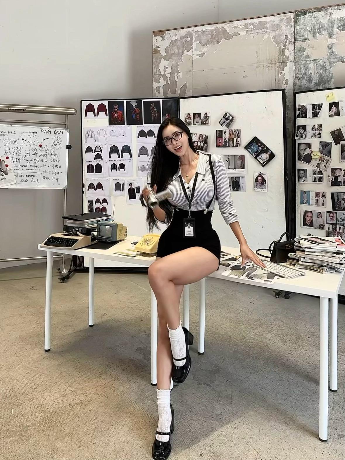 💼 摸鱼中…Carina思潼[超话] ​​​