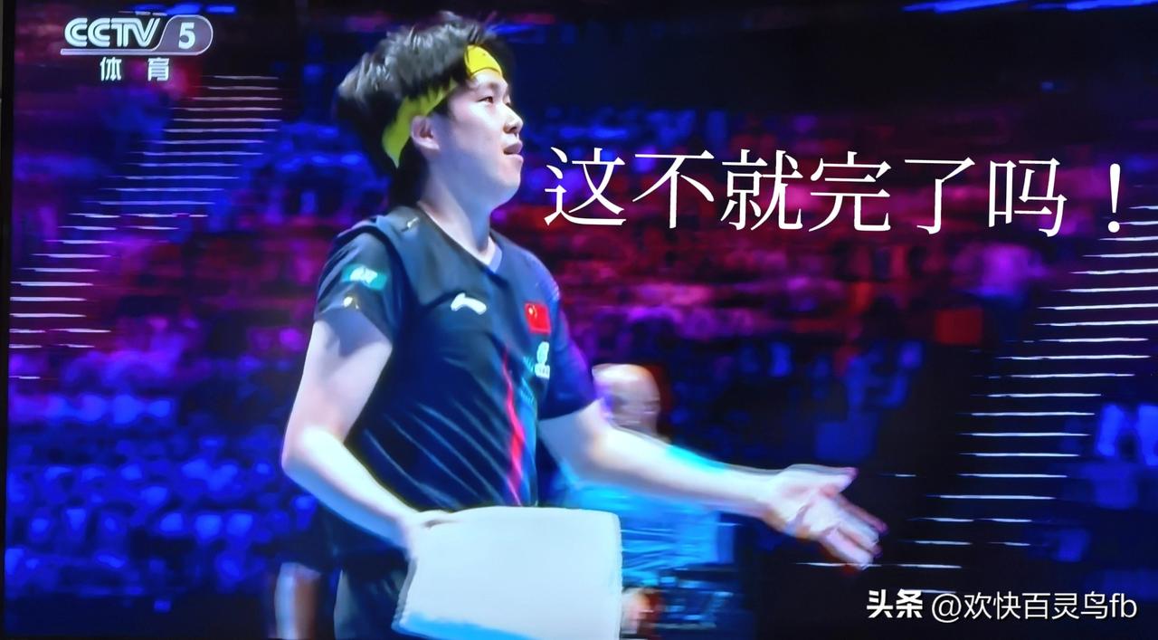 王楚钦11:5拿下第四局后，走向王皓时边走边“念叨着……”
王皓的嘴也没闲着。