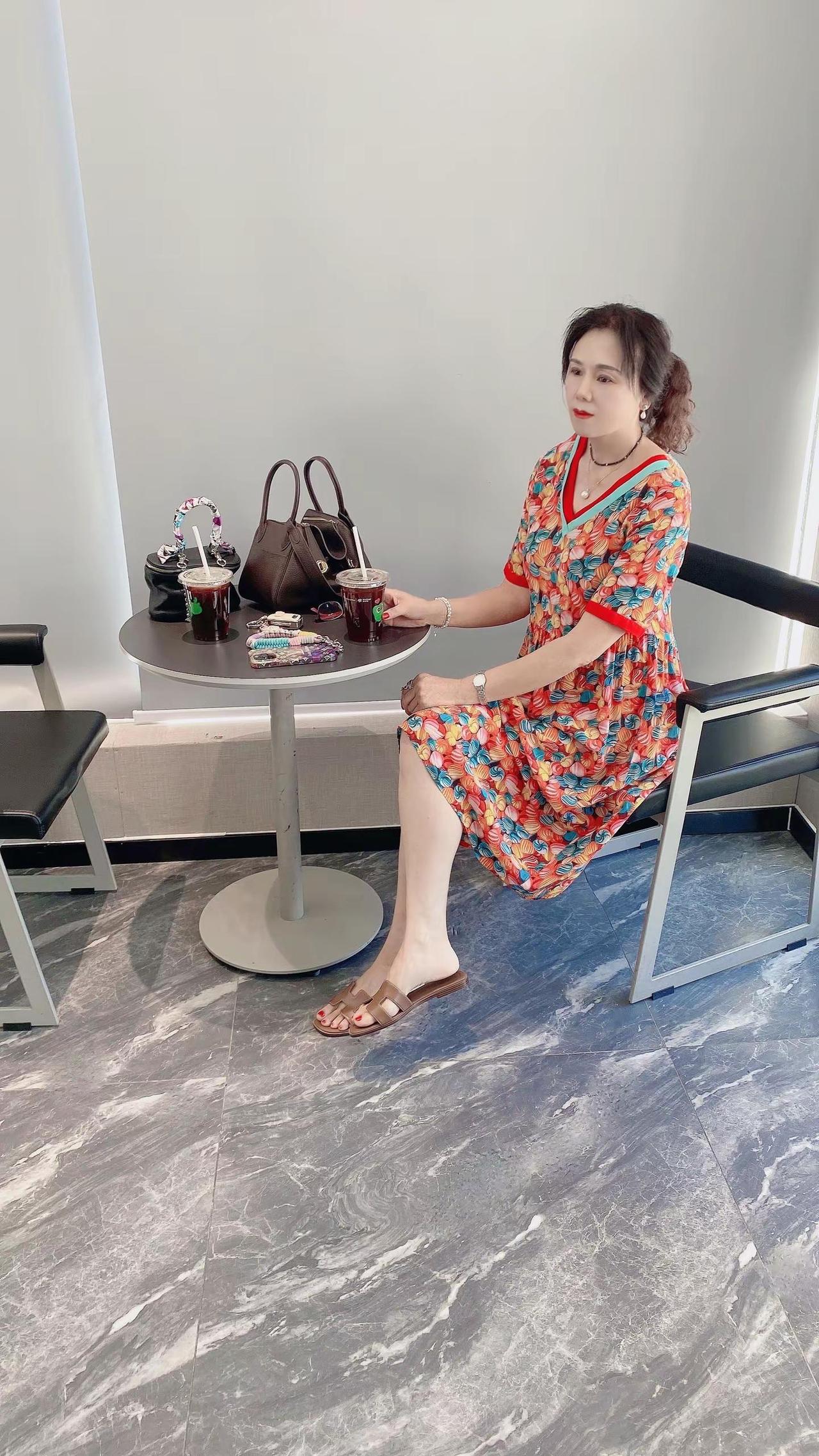 时光一去不复返一个人静静的坐着 松弛感慢生活穿搭