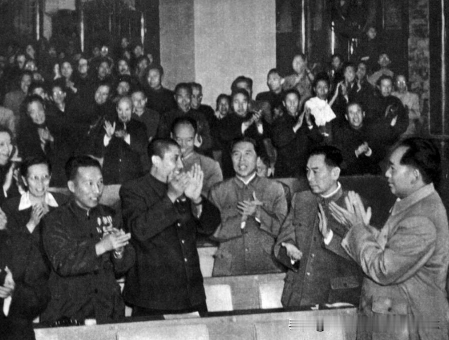 1954年9月27日第一届全国人民代表大会第一次会议选举毛泽东为中华人民共和国主