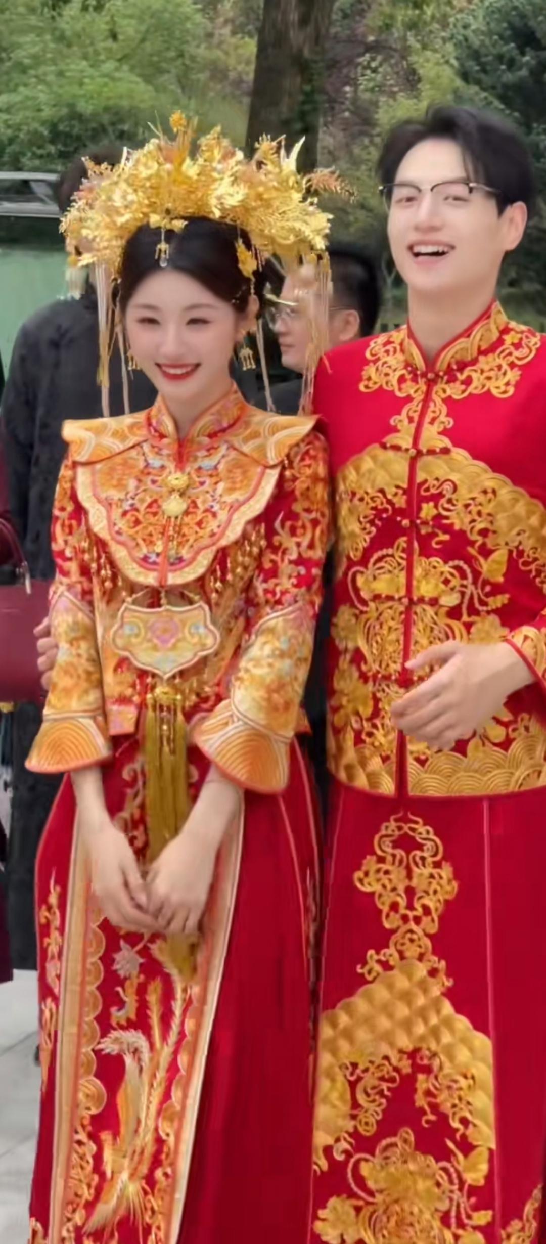 💍中式婚礼照，红衣金饰，幸福满满！💍