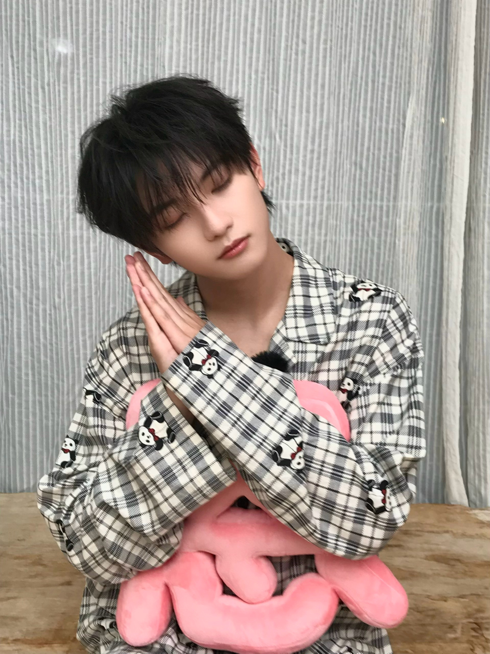 穆祉丞睡衣抱恩live 穆祉丞更新～睡个好觉哦😴小卷毛穿睡衣抱恩好可爱[抱一抱