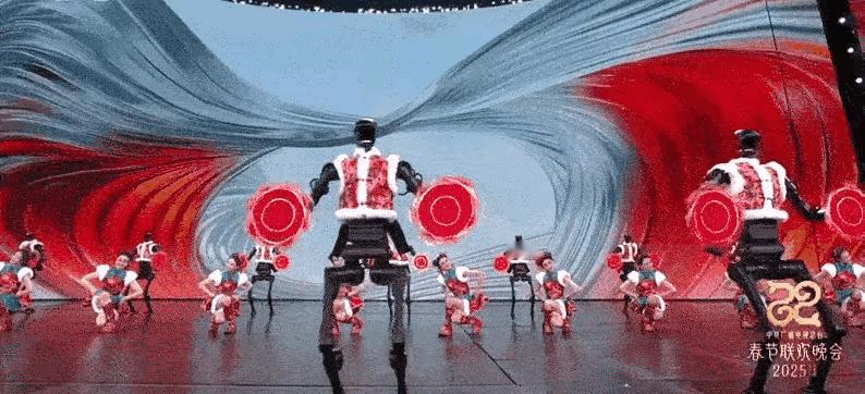 一年一飞跃！从扶着上台到空翻打拳，宇树机器人刷新认知从2025年春晚需要搀扶登台