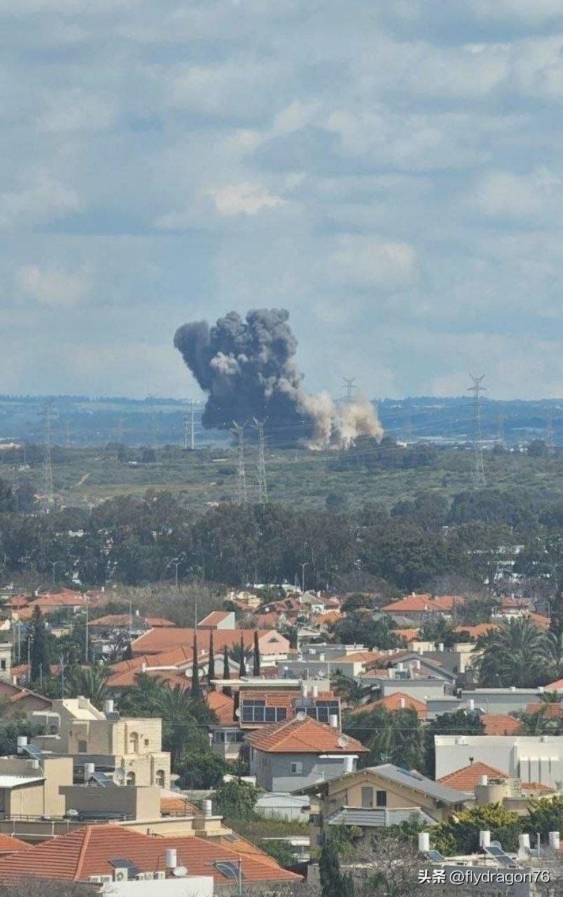🚨🇮🇷🇮🇱伊朗袭击了以色列哈代拉的一座发电站。
