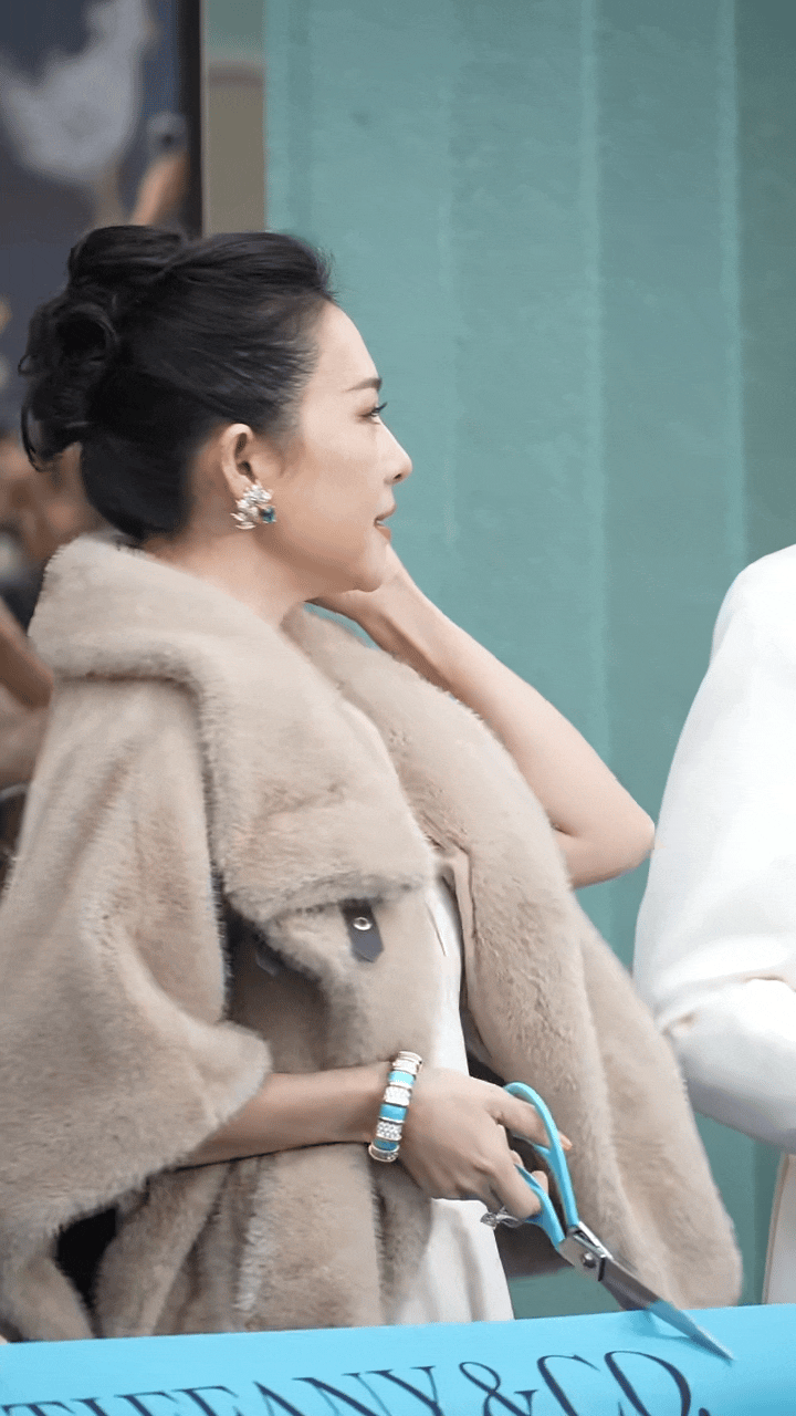 章子怡这妥妥的贵妇气质，美的好权威啊，好像比之前胖了一点！