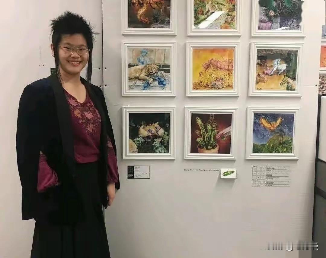 毕姥爷的闺女嘟嘟造型真是很独特。她在国外看起来过得非常的不错，日子过得挺滋润的，