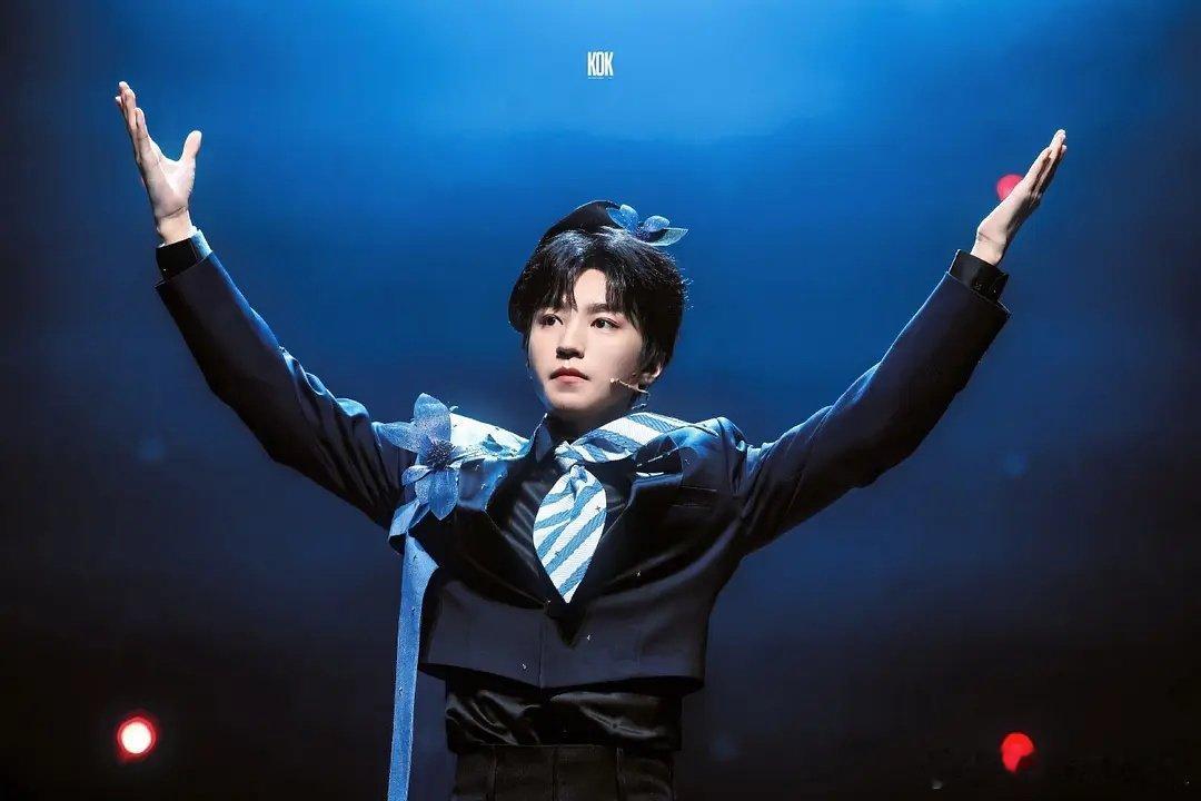 王俊凯首次话剧谢幕 超级棒的王俊凯