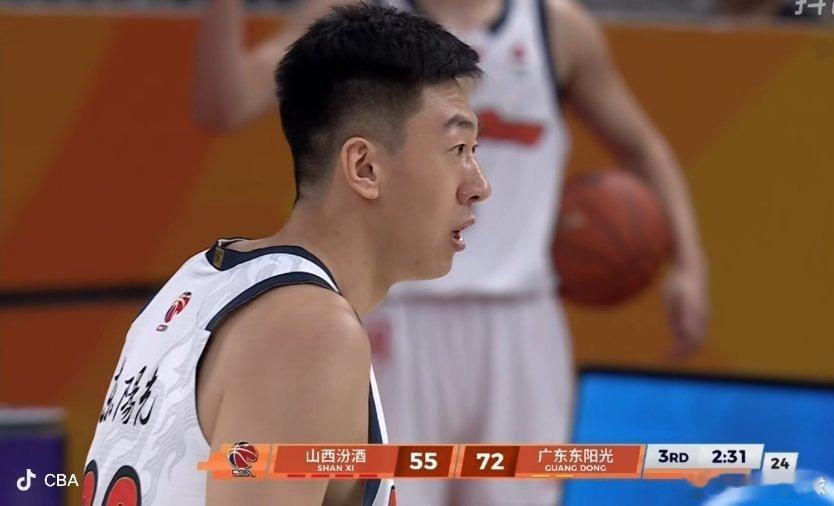 王少杰领到第二个技术犯规被罚下去了山西男篮vs广东男篮