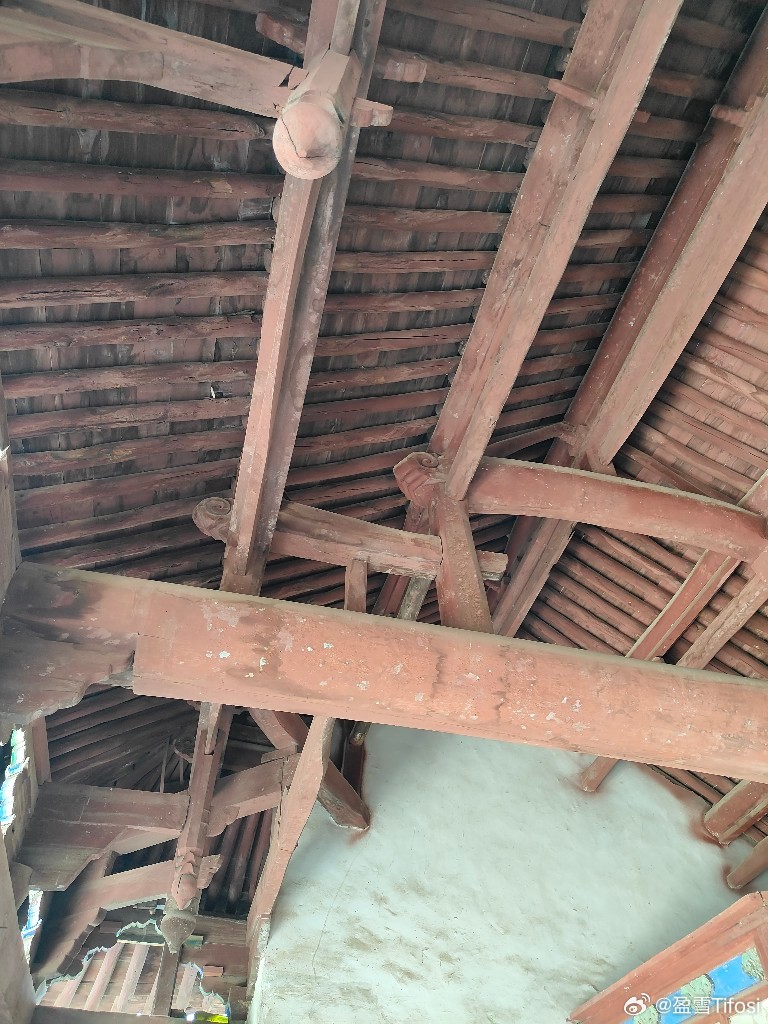 辛安玉皇庙，戏台也是可以上去的。主殿为明代建筑。 长治·玉皇庙