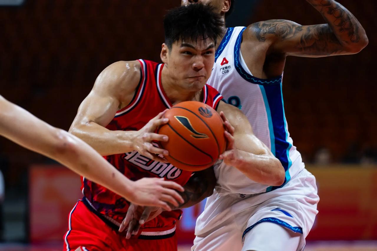 真的强势终结两连败！真的能够将广州队拉下马？当接下来的这场遭遇战正式打响之后，易