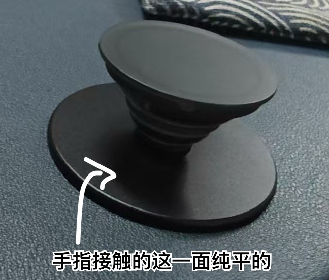 在打样一个新的磁吸气囊。总结下来就是四个字：薄，平，润，轻。这玩意有点来头，首先