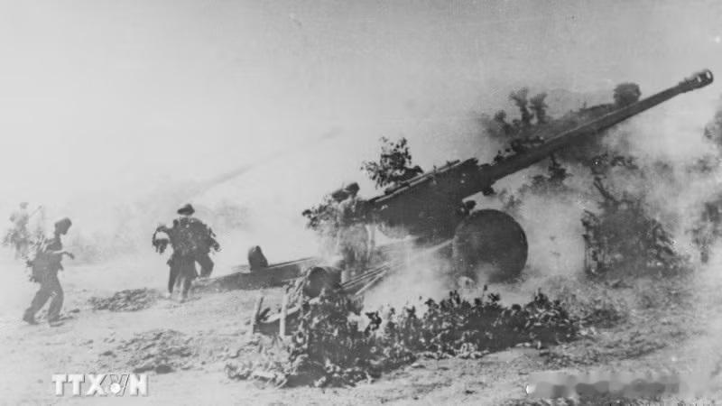 1975年3月28日越军炮兵部队猛烈轰击岘港军用机场军事历史全触达