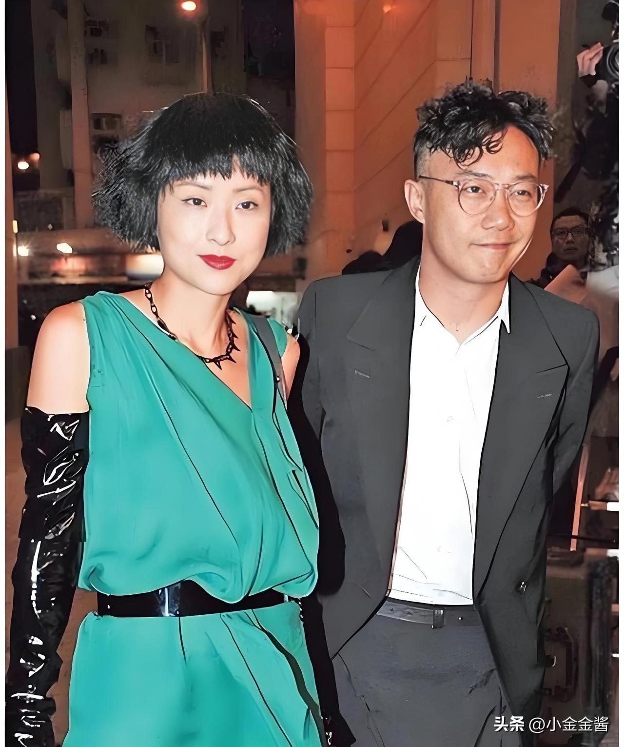 陈奕迅，引发热议。

6月19日，52岁的陈奕迅，冲上热搜，让人意外的是，其他香
