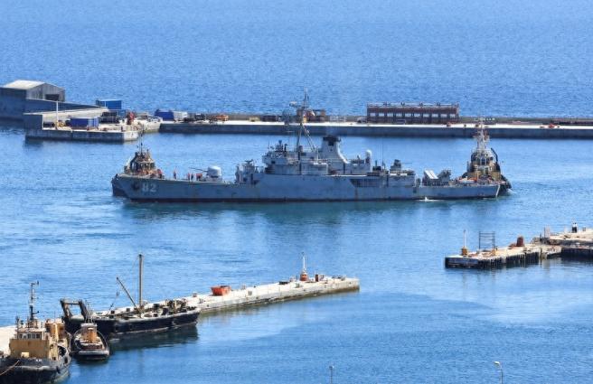 太意外了，伊朗军舰都已经稳稳停在南非港口了，结果突然被通知别参演了改成旁观吧，1