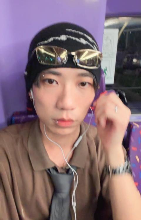 曾在社交平台上刷到香港民众的发文，他曾称：“大陆人惹人讨厌，并不是没有原因的。”
