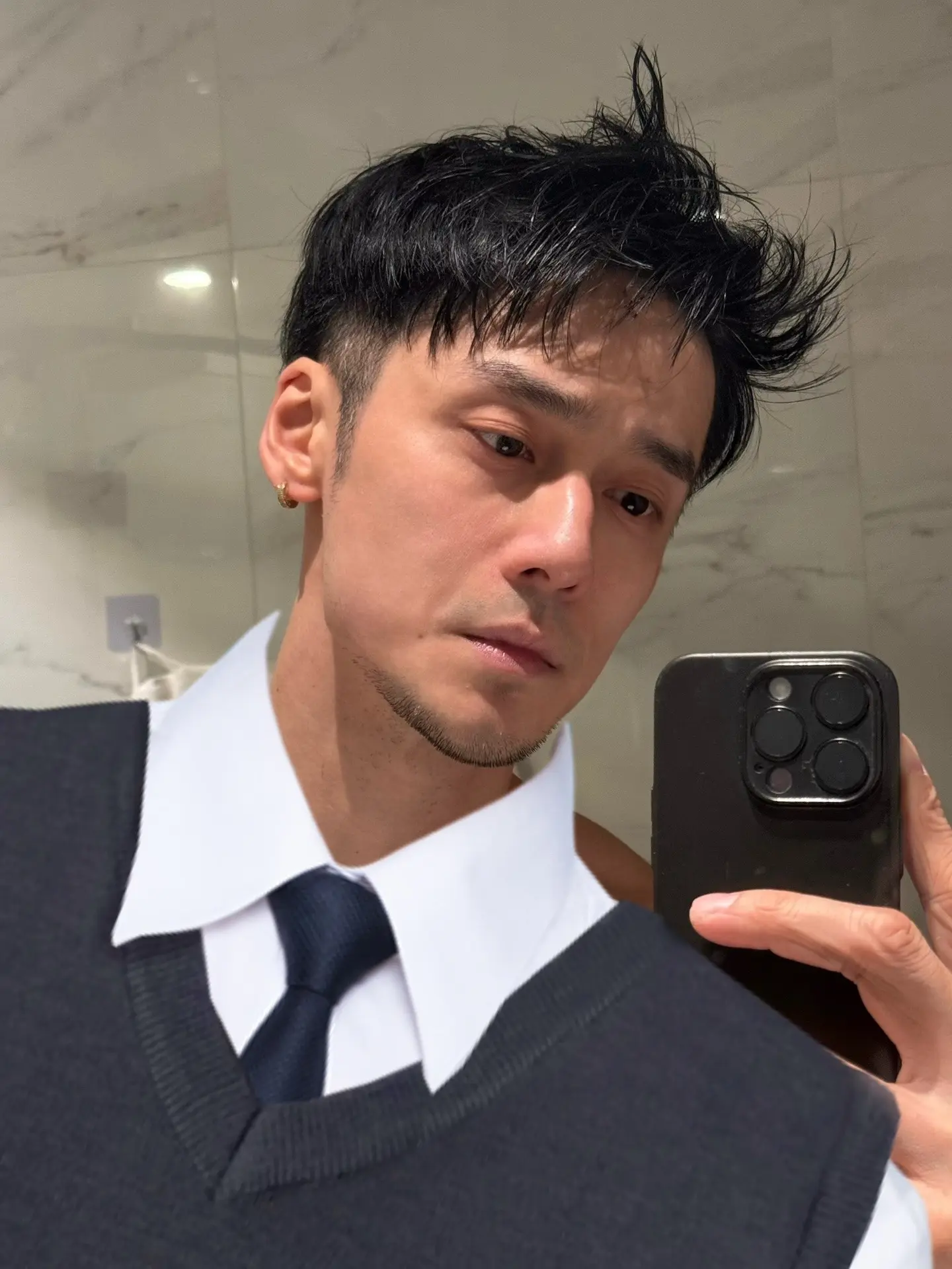 穿了衣服。审核员您好 穿了衣服的