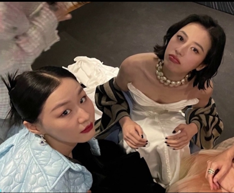 #金靖周雨彤合影旧照#金靖和周雨彤主演的《我在他乡挺好的》居然已经是三年前的剧了