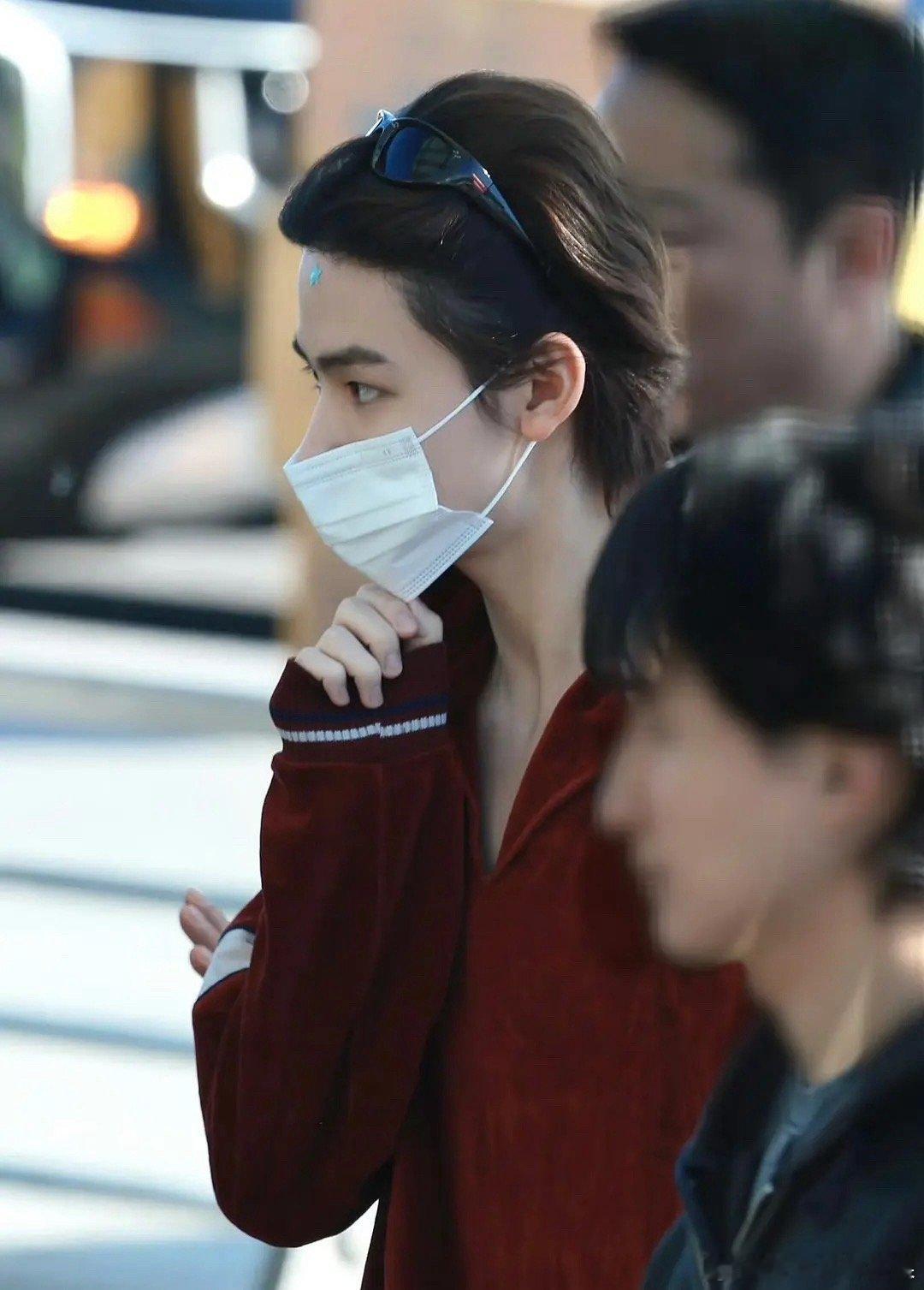 严成玹人还在韩国 鼻子已经落地tw高雄了 