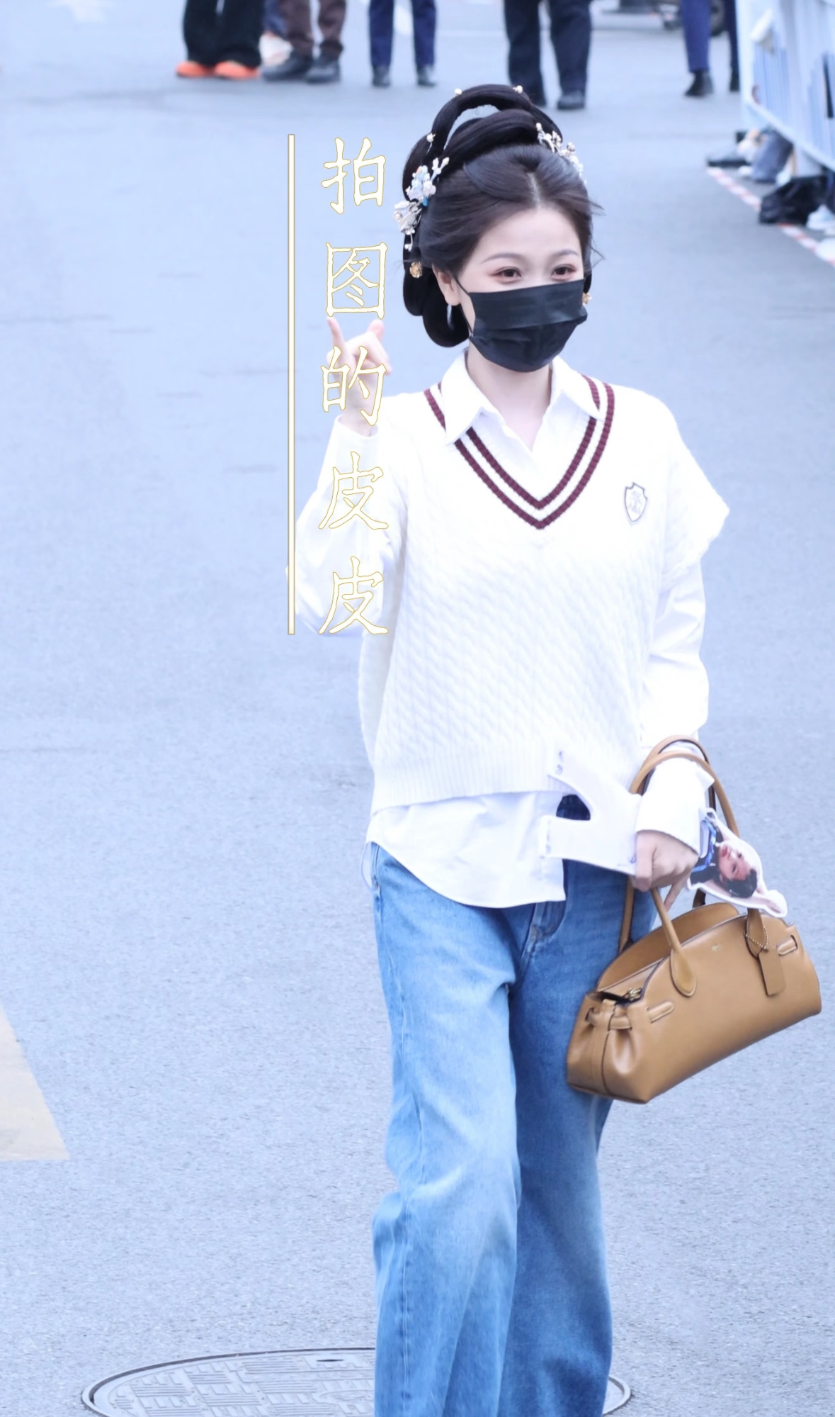 虞书欣就这么炫耀手机壳