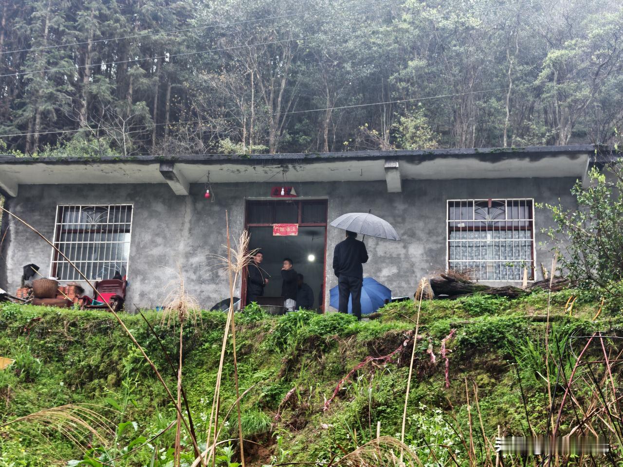 驻村日志：这几天一直下着雨，作为驻村工作队，我们的主要工作就是配合村支两委走访排