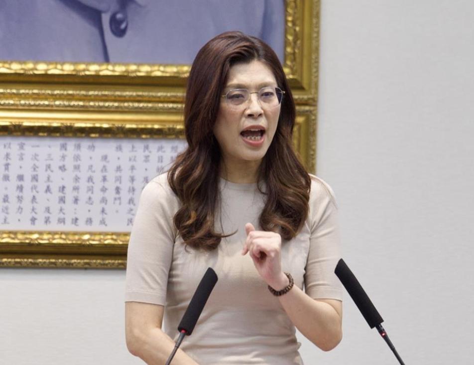 国民党主席郑丽文发表严正声明，

5月27日，针对赵少康邀请金溥聪上节目谈马英九