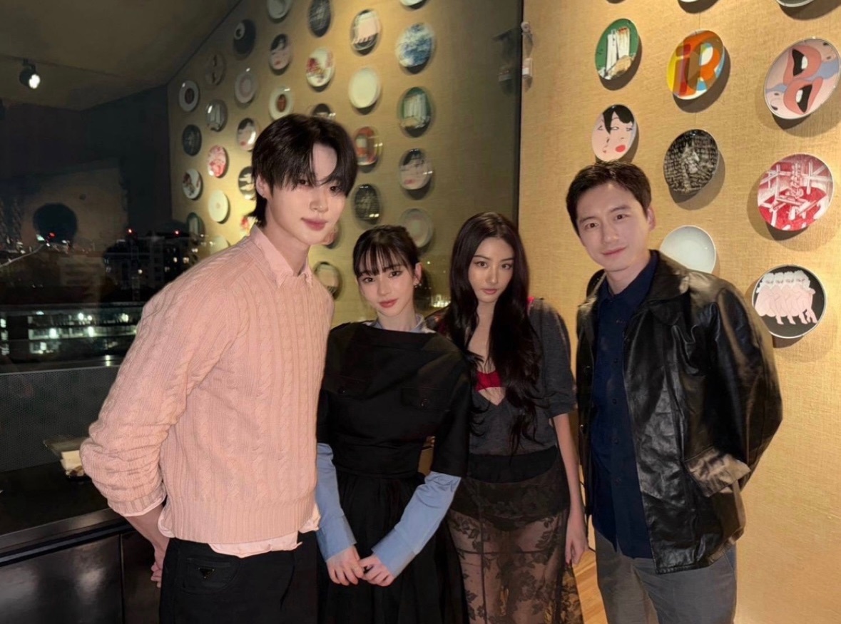 边佑锡 x Karina x GAWON x 坂口健太郎 Prada秀合照 