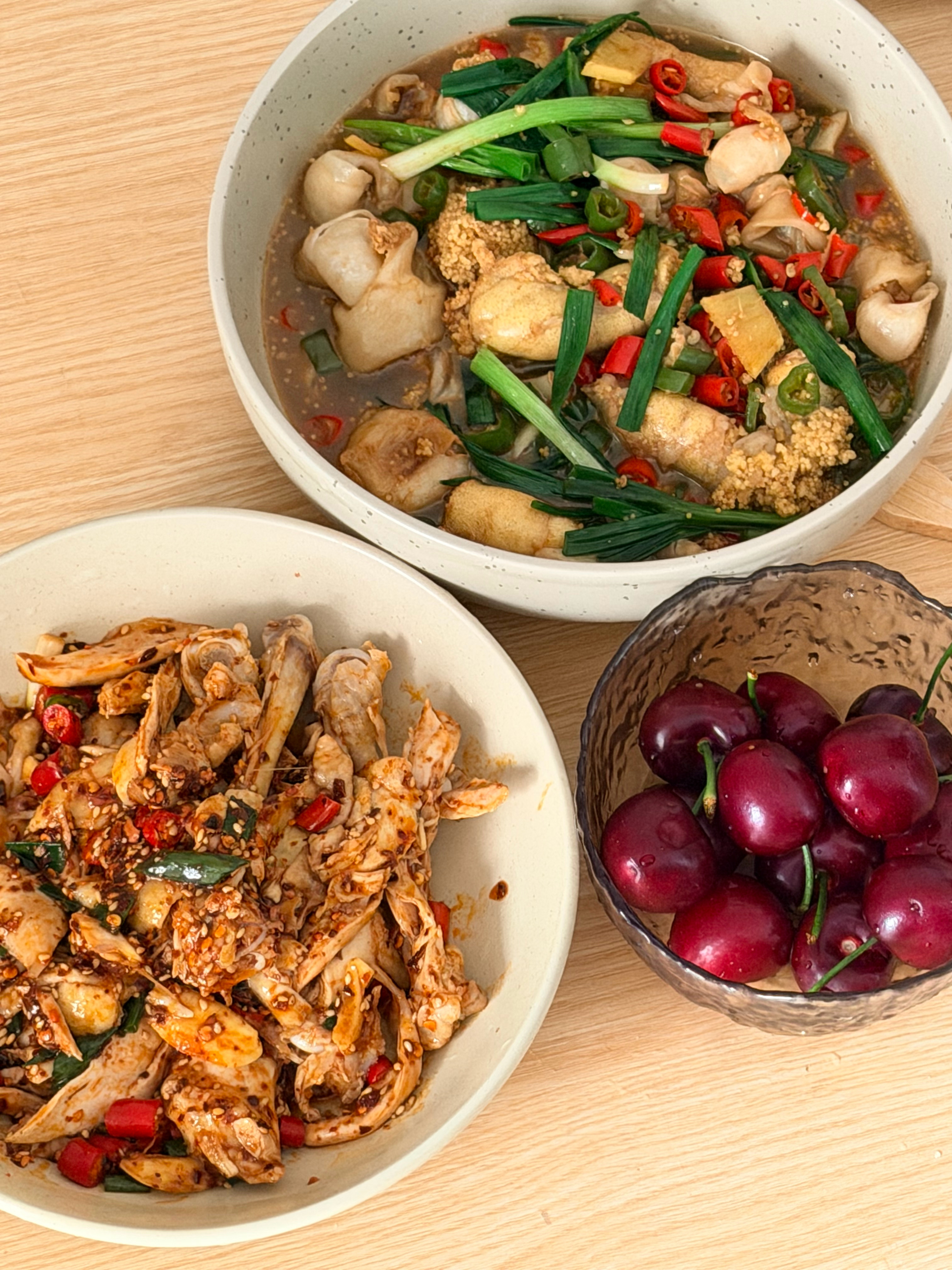 今天第一次做我们江西人爱吃的鱼籽鱼泡感觉还是不如店里的好吃江西居然还有不辣的菜