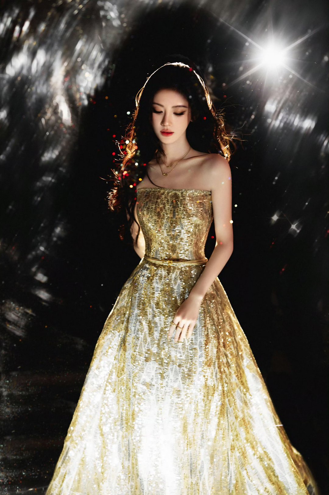 鞠婧祎[超话]鞠婧祎鎏金抹胸礼服好美丽꒰˶>ᗜ
