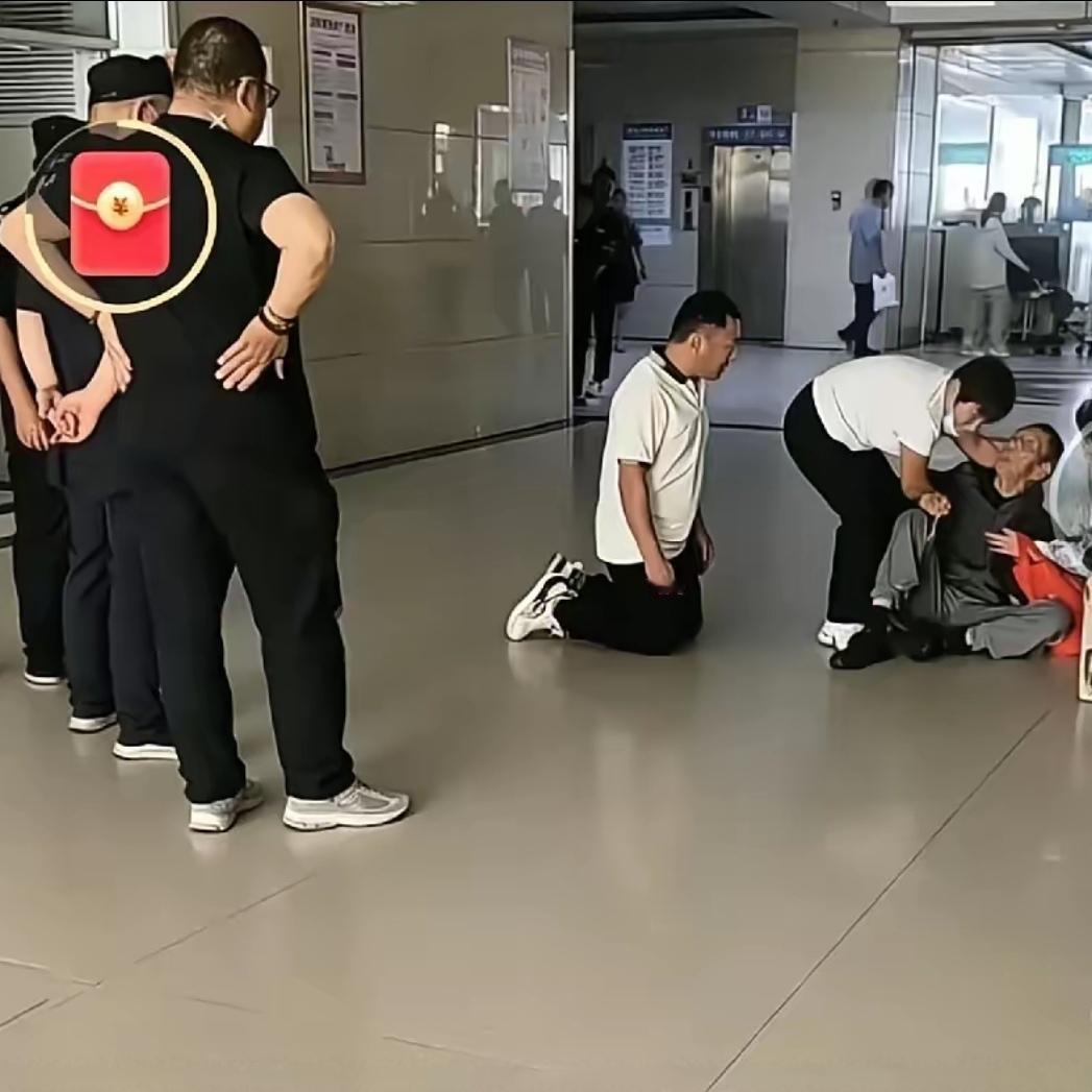 这一幕，像一记重锤，狠狠砸在了在场每个人的心口上。

我们常说“养儿防老”，可现