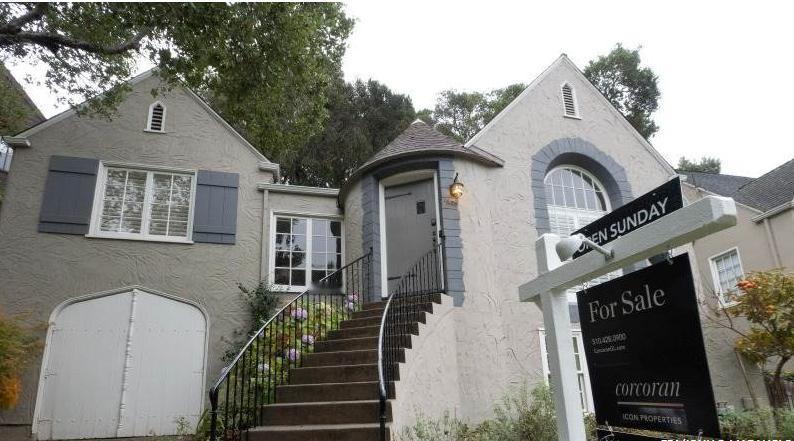 特朗普宣布将采取措施禁止大型机构投资者购买单户住宅
美国总统唐纳德·特朗普周三透