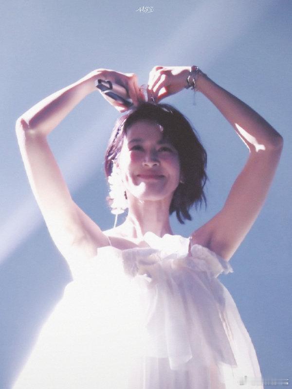 把曾沛慈打包送去歌手2026看完曾沛慈在浪姐的多个舞台，真心觉得她完全适配《歌手