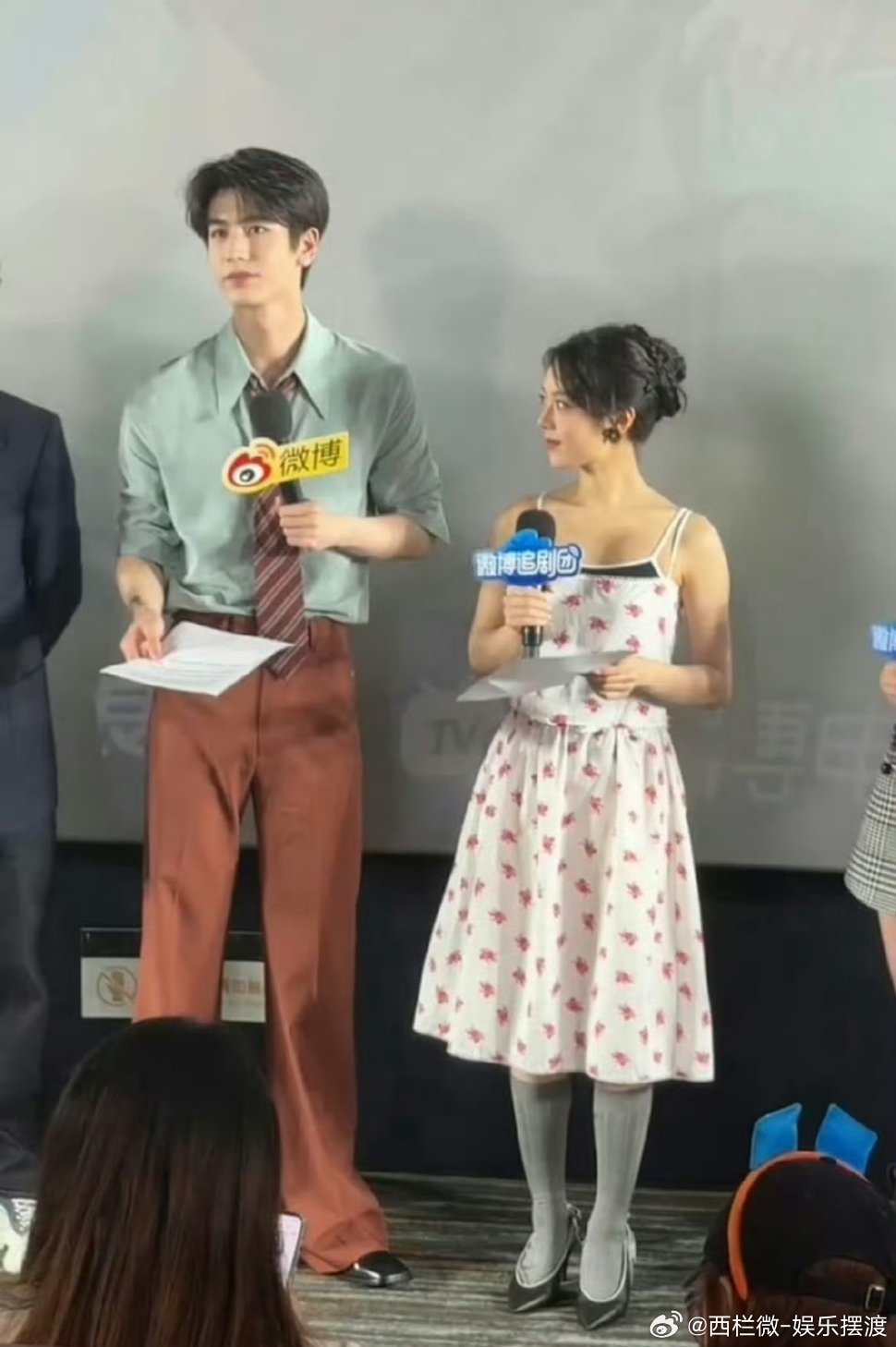赵今麦新剧的马尾气得不像演的 赵今麦跟谁都没有cp感，之前跟她搭戏的男演员都成长