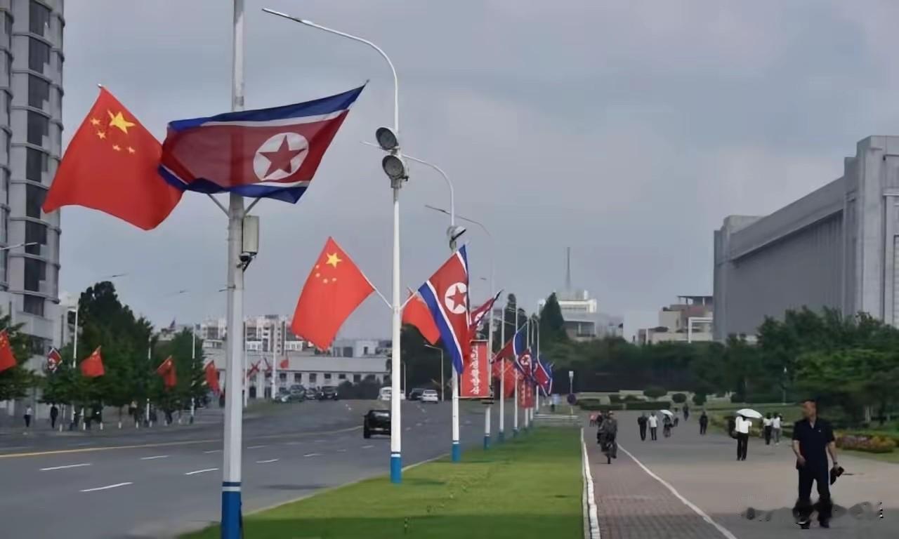 单从画面上看，朝鲜不输地球上给任何一个国家！