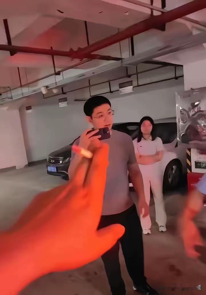 太便宜他了！长沙车位纠纷，应该受处分的理应还有雷某
 
看完官方完整通报，我和网