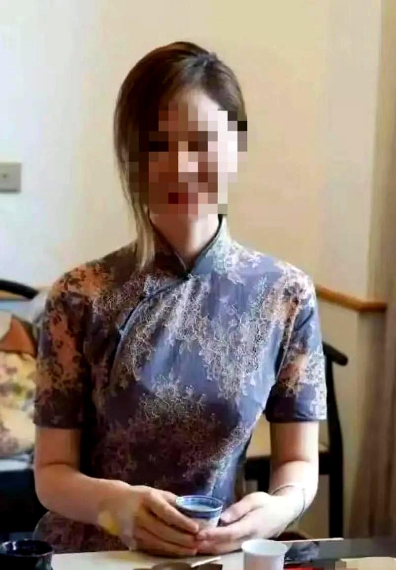 原配都直接杀到家门口撕破脸了，换作一般人早就连夜收拾行李跑路了吧？
但这位第三者