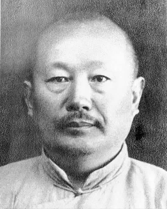 1928年，蒋介石急令范石生逮捕朱德，范石生却当着朱德、陈毅的面，把告密者丁煦击