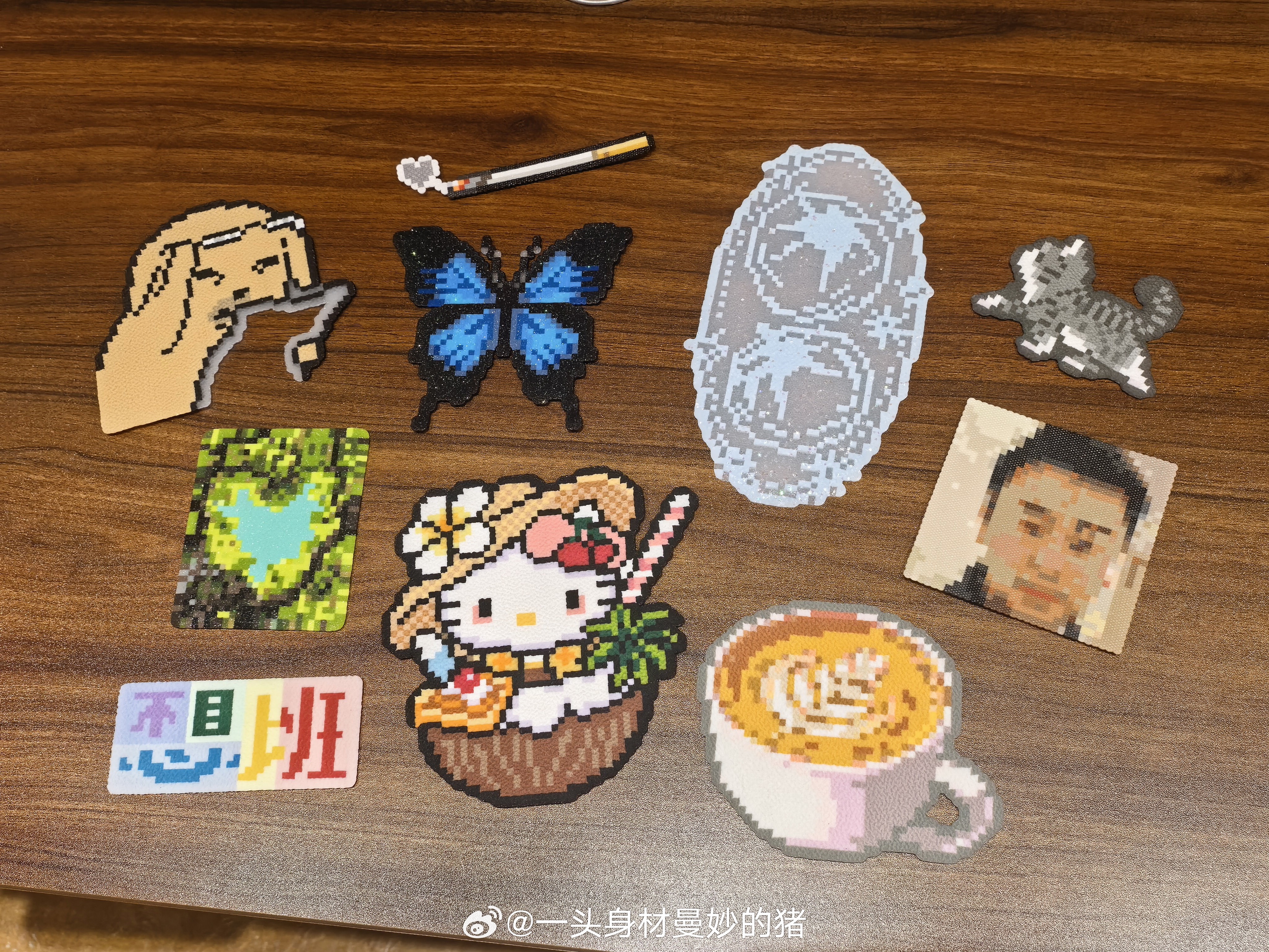 小静：“俊生，抽烟。”“俊生，喝咖啡。”“俊生，撸猫。”“俊生，不想上班。”P2