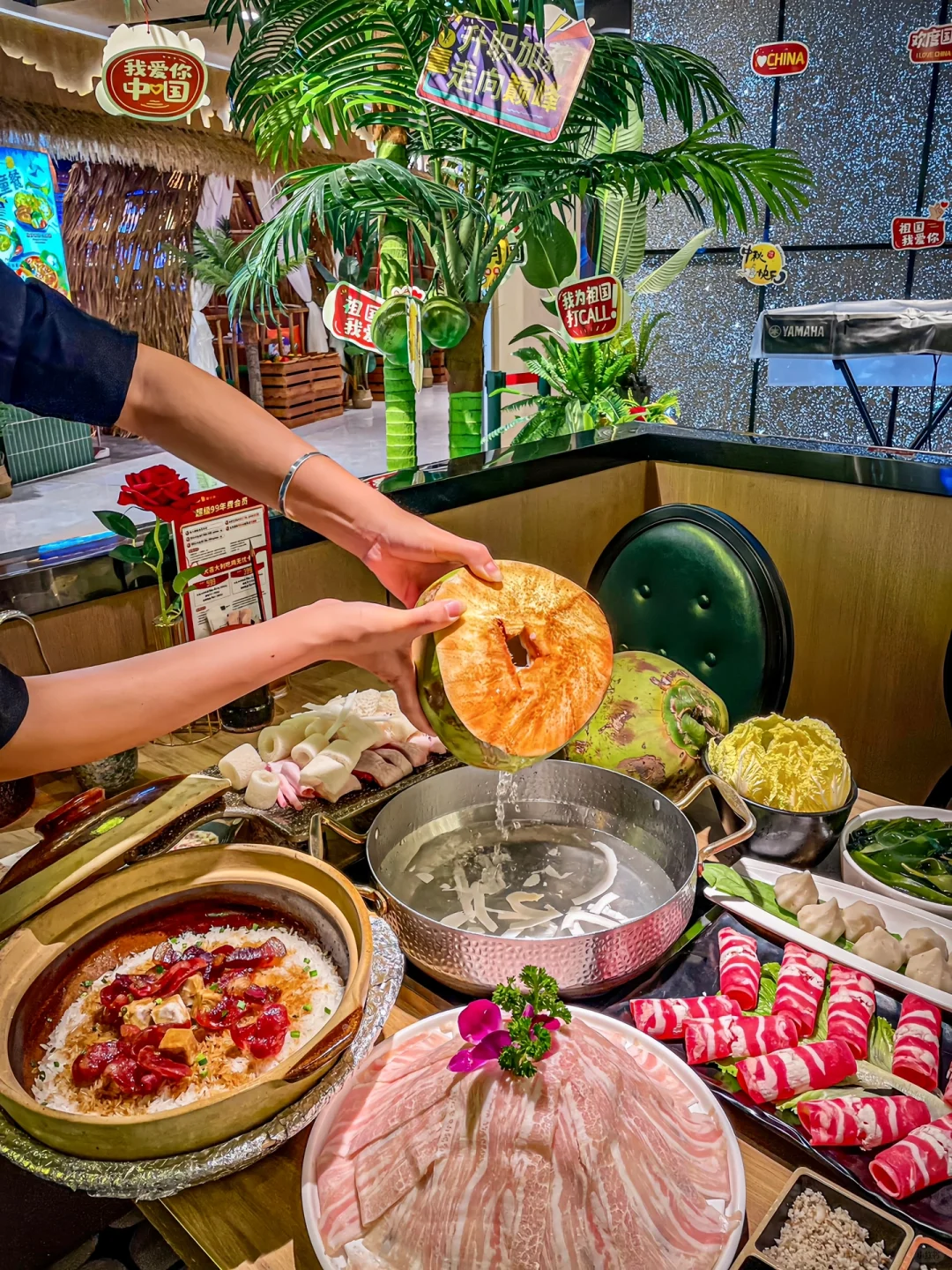 在深圳，会带家人来吃N➕1次的椰子鸡火锅