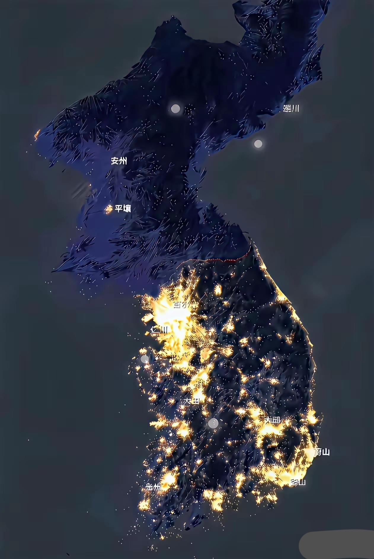 一张有意思的图片，界限分明，对比显著。
          北朝人民眼前一片光明