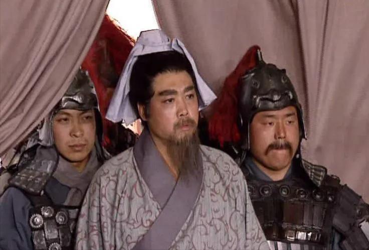 骄傲是一把双刃剑，关羽的辉煌与陨落都与之息息相关，在荆州之战的关键时刻，一位谋士