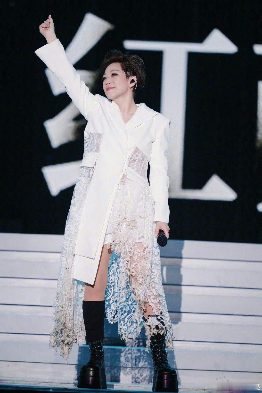 林忆莲有求必应 她的宠粉不是口号，而是体现在每一个细节里，无论是音乐上的需求还是