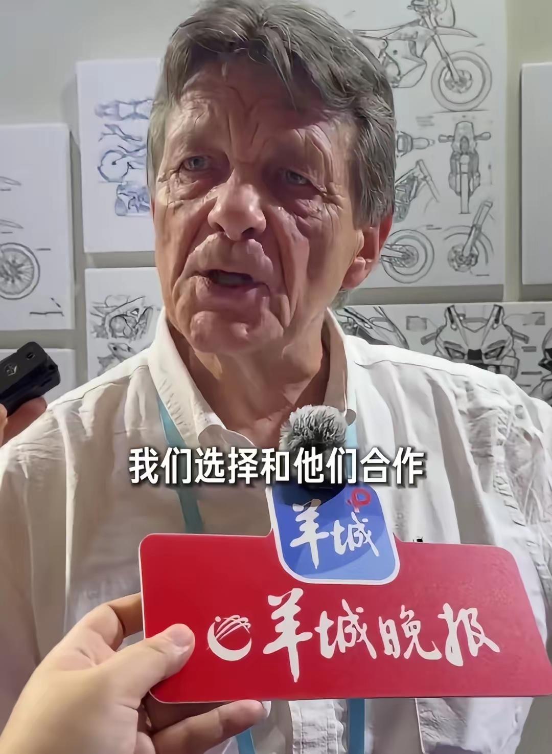 法国代理商让张雪机车风靡全球
​法国代理商：我们想一起让这辆车风靡全球，能够拥有