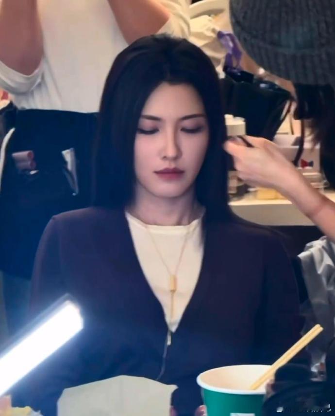 徐洁儿直播找工作乘风2026有实力又肯努力，好剧本好资源快速速安排 